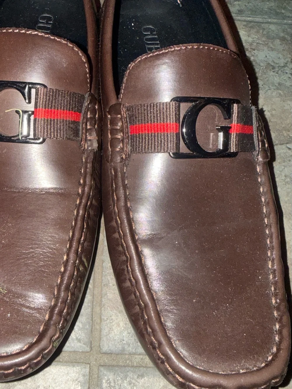 GUESS Men's size 10.5 like new Brown Leather Loafers with Red-Striped Accent